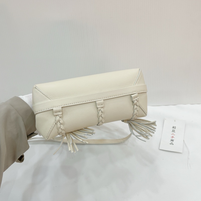 莉亞精品♡Chloe mini soft bag 白金幣 二手-6