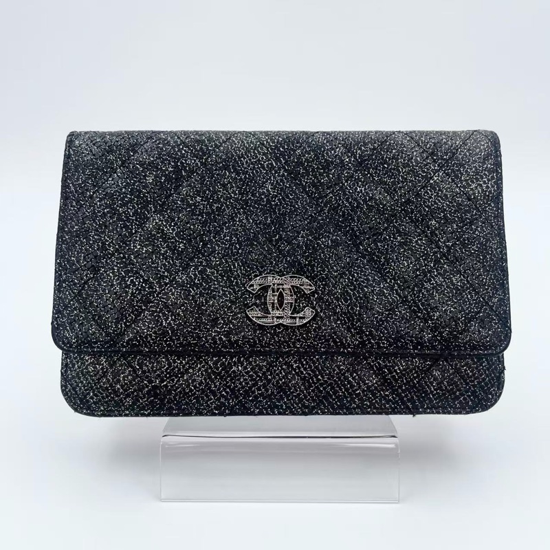 「JL精品代購」香奈兒黑銀閃粉魚子醬牛皮woc鏈條信封包-0