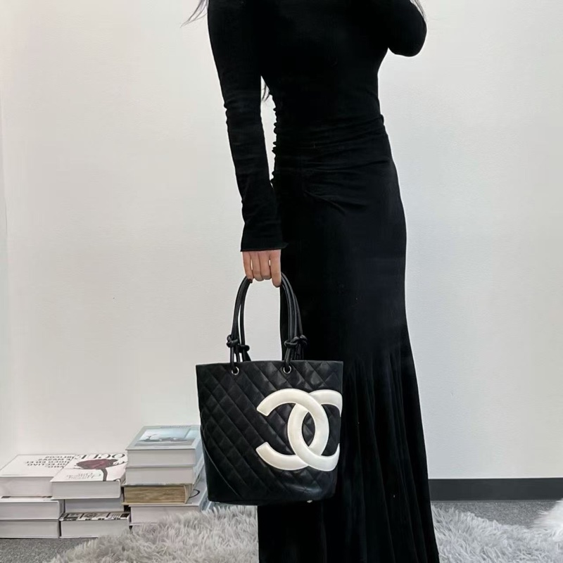 「JL精品代購」香奈兒黑白牛皮康鵬菜籃子小號-1