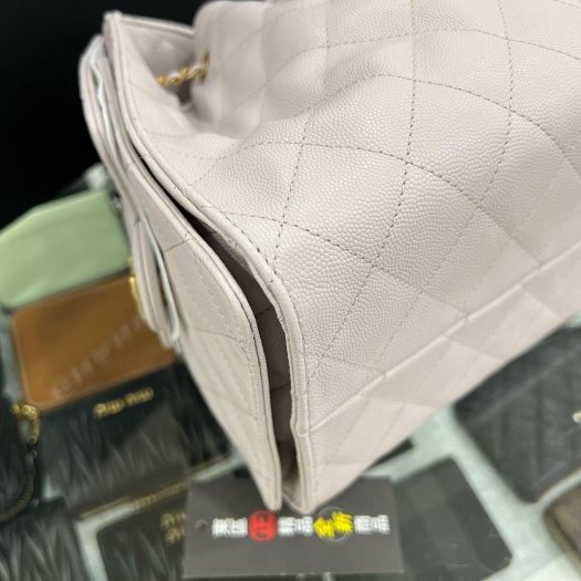 東區正精品㊣CHANEL 25 BAG AS5293 全新香奈兒淡紫色荔枝紋牛皮金釦 LOGO 金鍊束口抽繩肩背包手提包小款 RZ6312-6