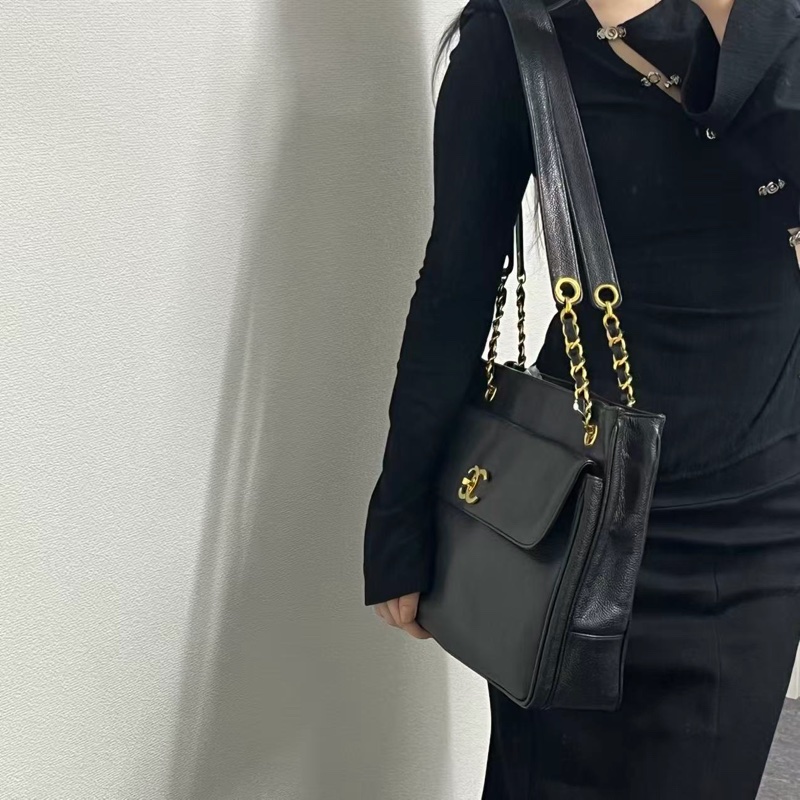 「JL精品代購」香奈兒黑金魚子醬牛皮書包扣奶粉托特包-2