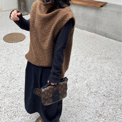 lv 胸口包 手提包 斜背包