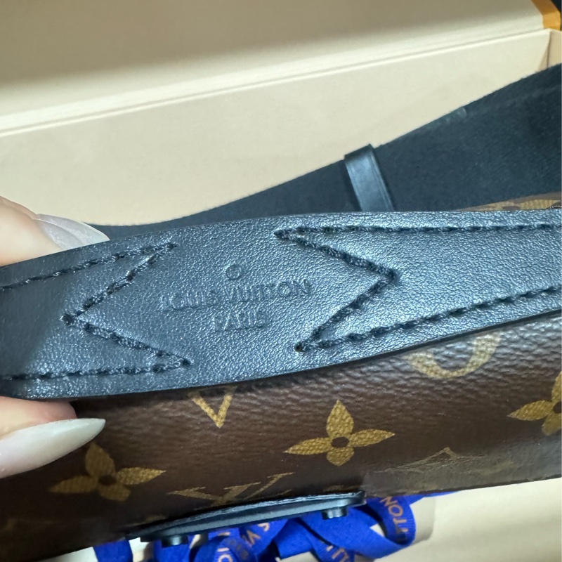 lv 胸口包 手提包 斜背包-6