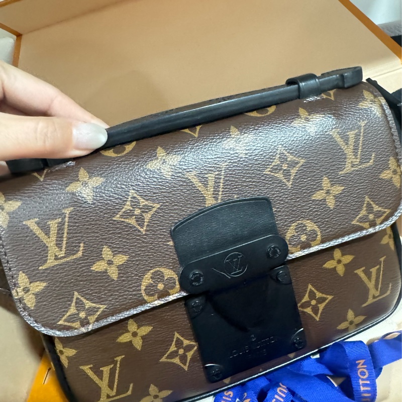 lv 胸口包 手提包 斜背包-7