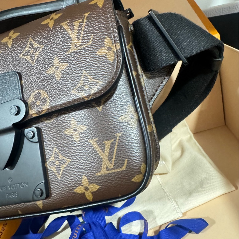 lv 胸口包 手提包 斜背包-10