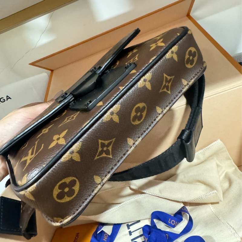 lv 胸口包 手提包 斜背包-11