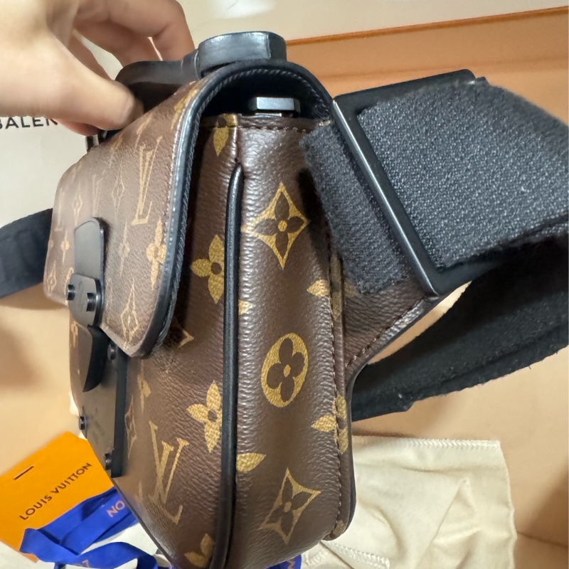 lv 胸口包 手提包 斜背包-12