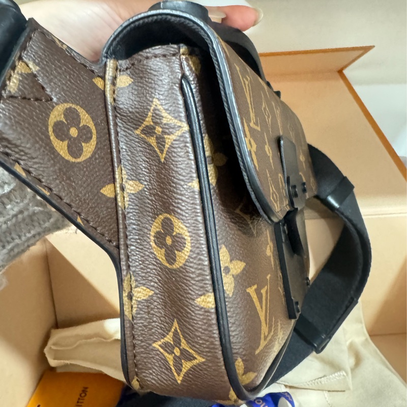 lv 胸口包 手提包 斜背包-13