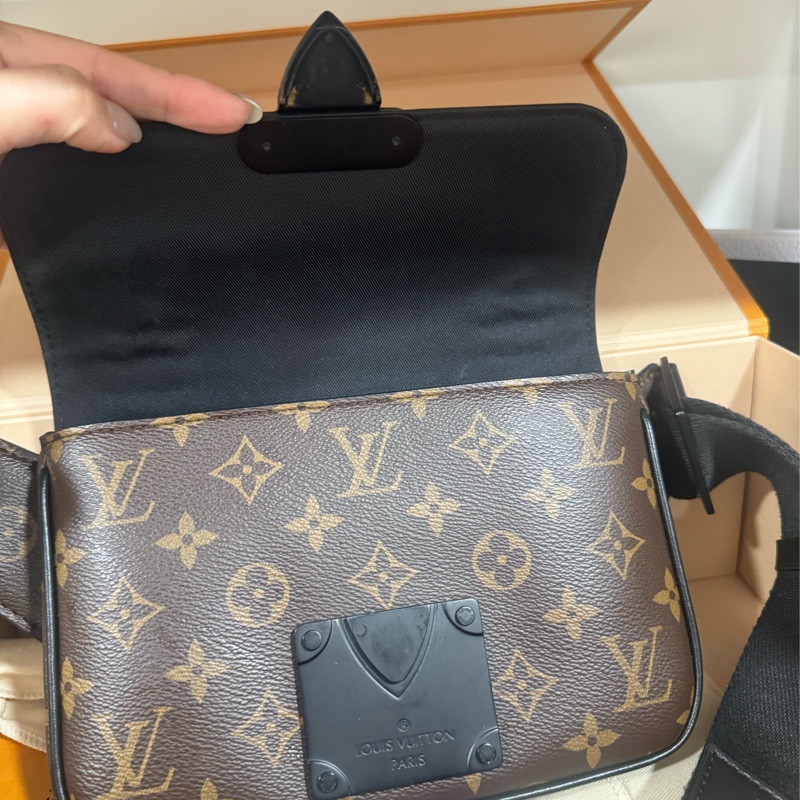 lv 胸口包 手提包 斜背包-18