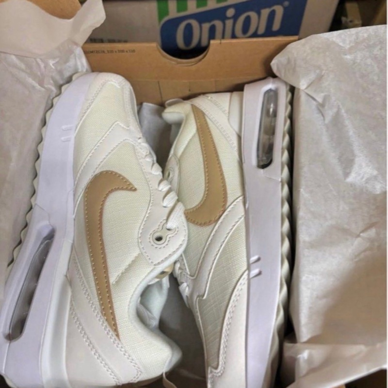 Nike 奶白色運動鞋-0