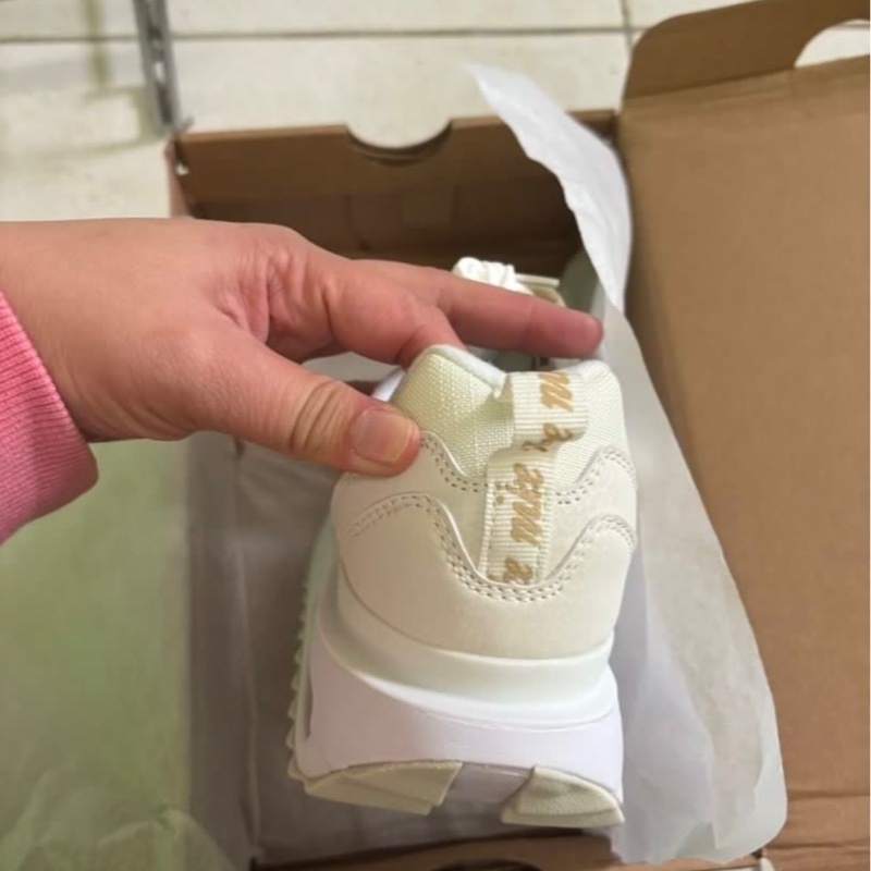 Nike 奶白色運動鞋-4