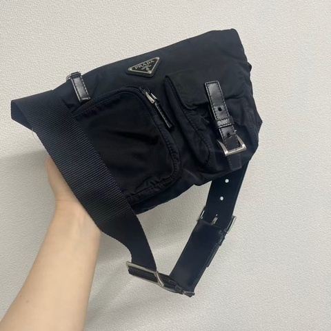 「JL精品代購」Prada黑銀降落傘多功能腰包挎包