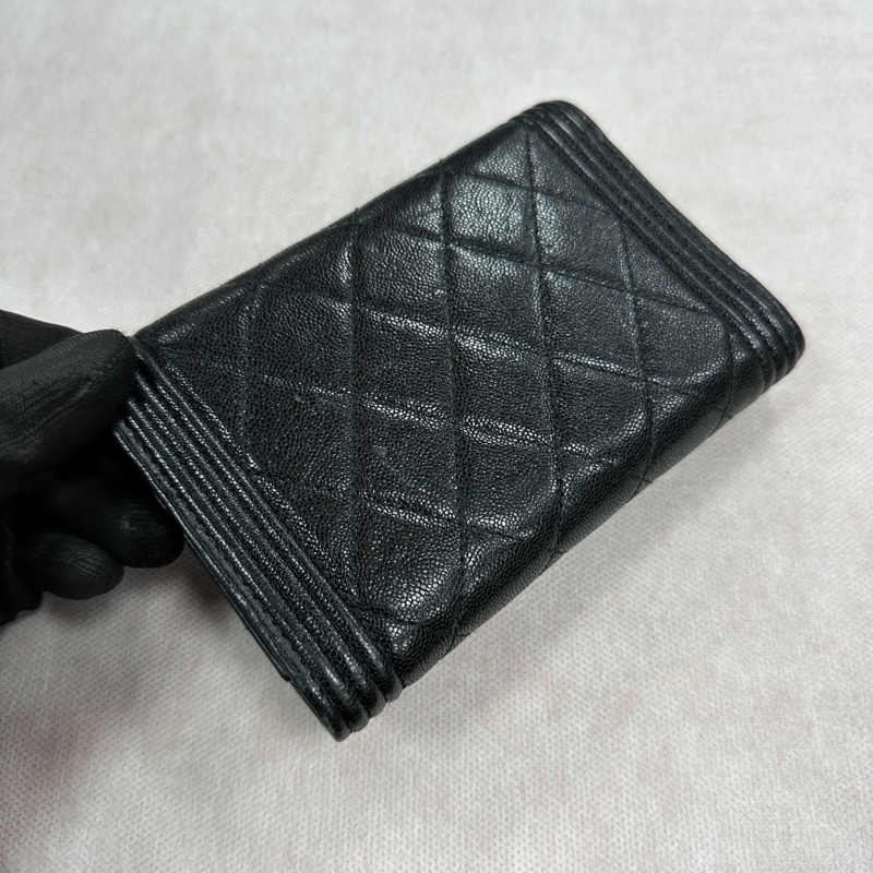 CHANEL | BOY 系列 黑金荔枝皮三折中夾-11