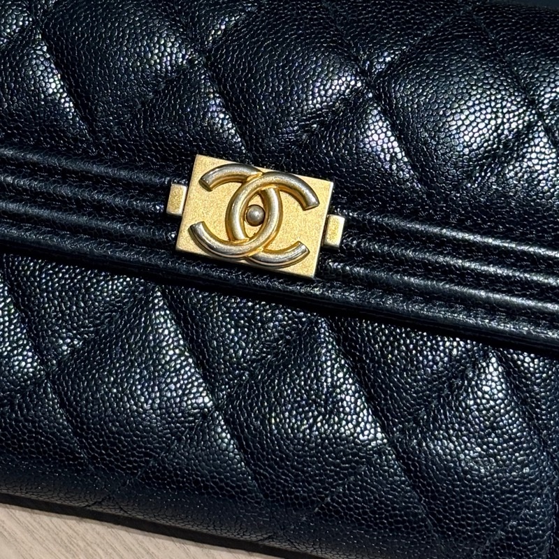 CHANEL | BOY 系列 黑金荔枝皮三折中夾-13