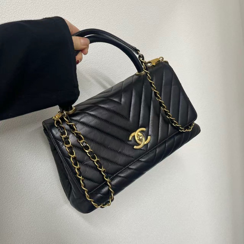 「JL精品代購」香奈兒黑金油蠟褶皺牛皮handle中號2way手柄包-0