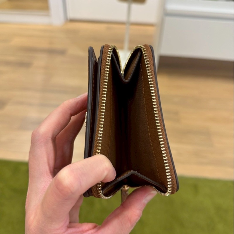 TORY BURCH EMERSON防刮皮拉鍊零錢袋釦式短夾-2