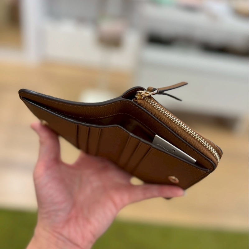 TORY BURCH EMERSON防刮皮拉鍊零錢袋釦式短夾-4