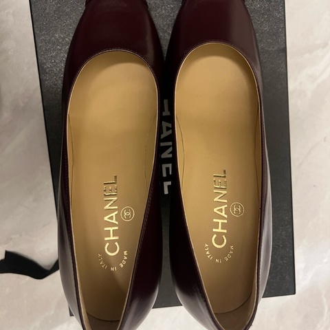 Chanel香奈兒酒紅/黑色皮革尖頭高跟鞋38.5