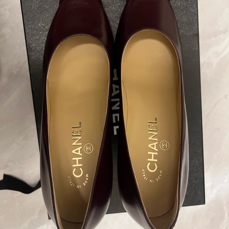 Chanel香奈兒酒紅/黑色皮革尖頭高跟鞋38.5-0