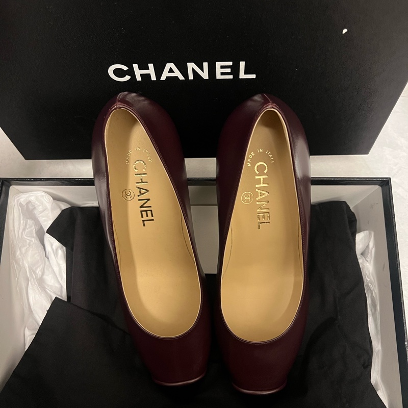 Chanel香奈兒酒紅/黑色皮革尖頭高跟鞋38.5-7