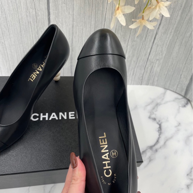 Chanel 香奈兒皮革款圓頭珍珠高跟鞋39號-1