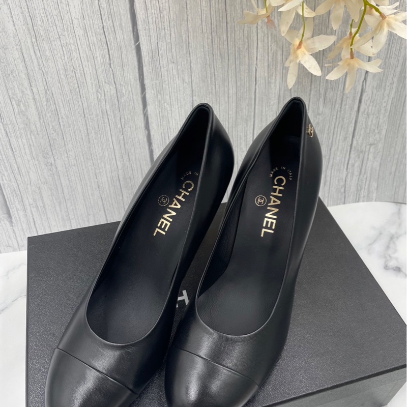 Chanel 香奈兒皮革款圓頭珍珠高跟鞋39號-2