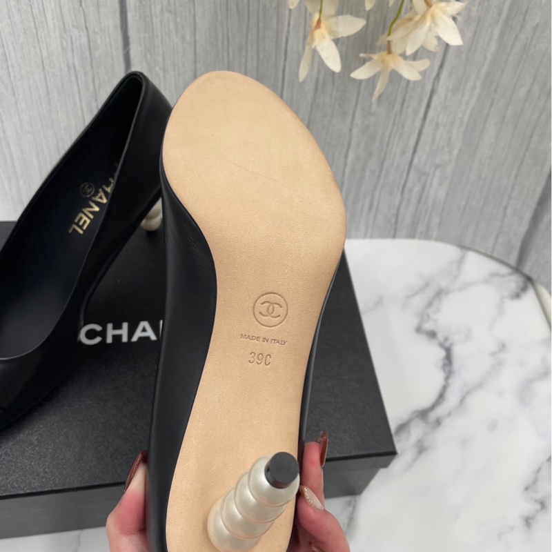 Chanel 香奈兒皮革款圓頭珍珠高跟鞋39號-3