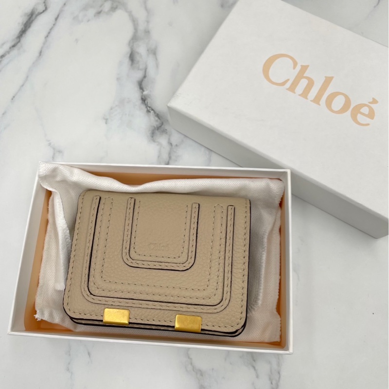 Chloé經典Marcie 小牛皮雙摺短夾-0