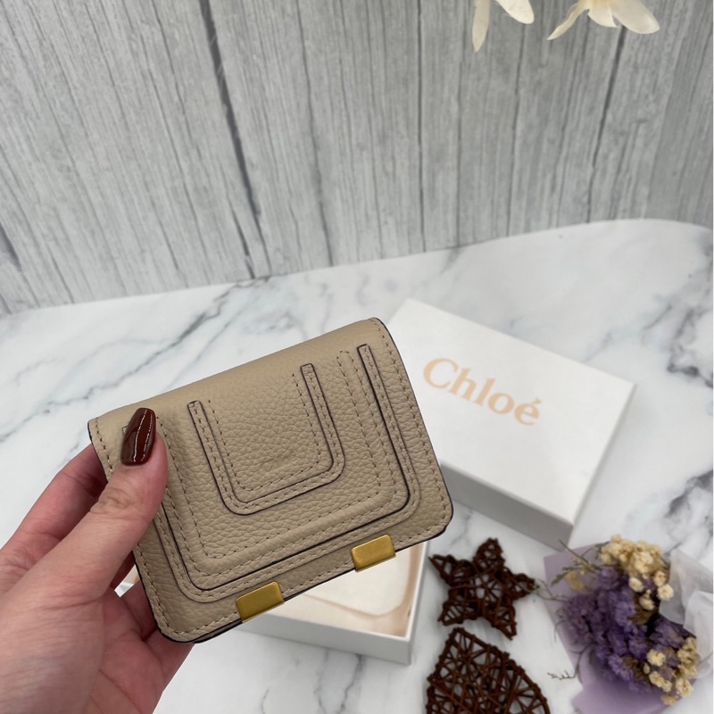 Chloé經典Marcie 小牛皮雙摺短夾-1