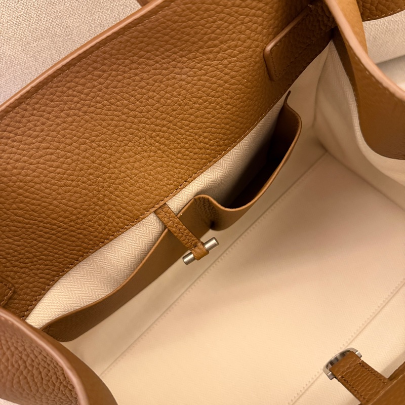 The Row Margaux 12 in Rubber Ans Grained Leather-11