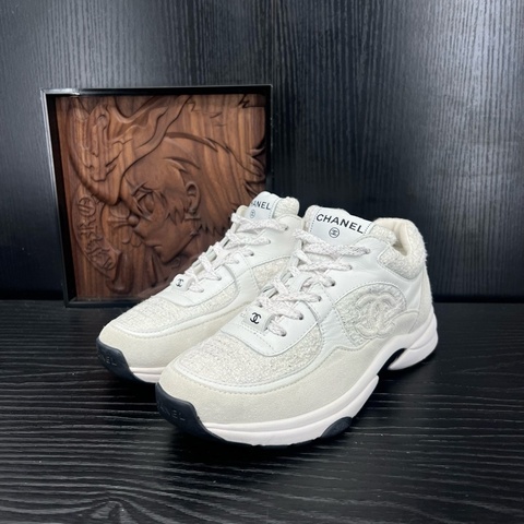 Chanel香奈兒 白麂皮運動鞋  36.5 碼