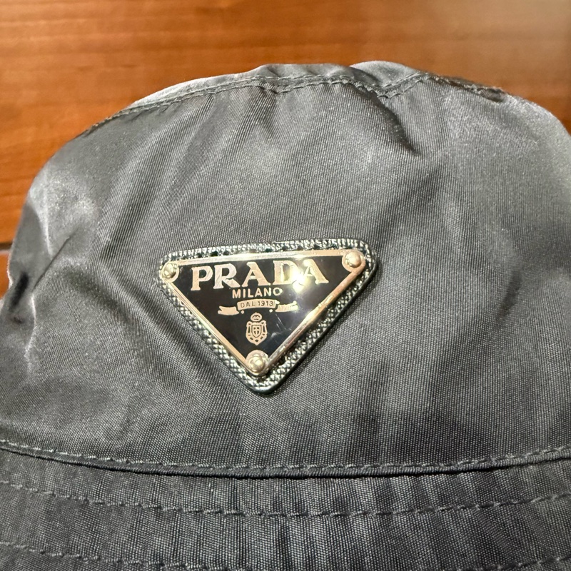 ✨近全新 prada 黑色漁夫帽L 黑色 漁夫帽 經典 Prada Milano-1