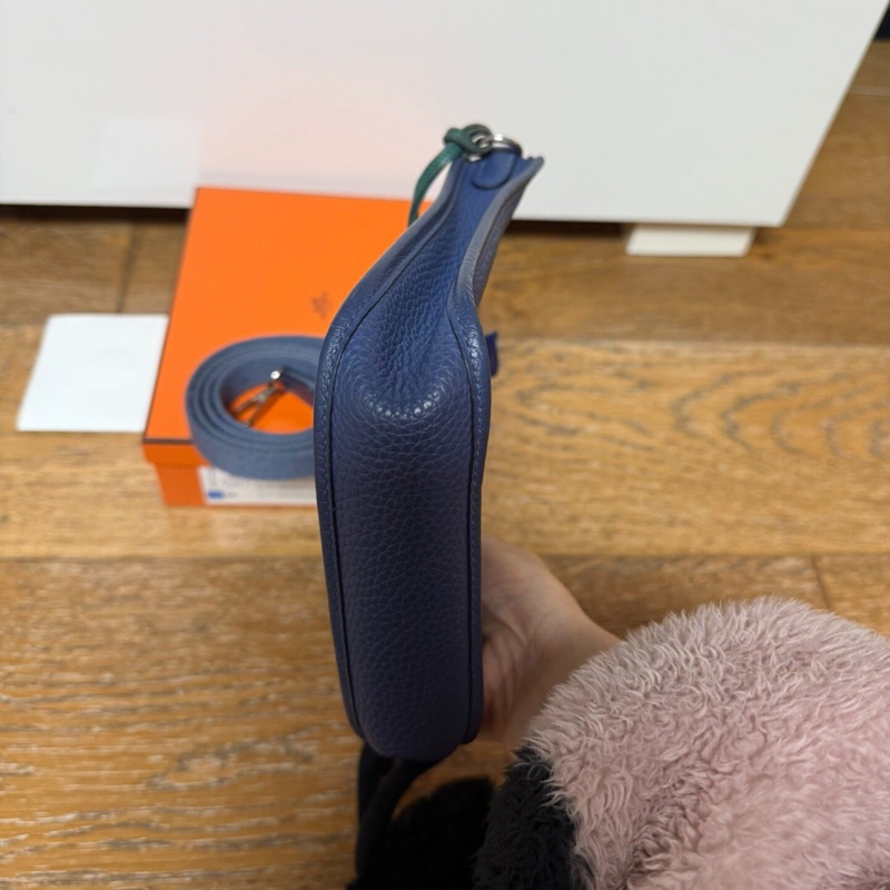 【高貴藍色💙養馬人入門之選✨全網最低價】Hermes Evelyne 16 伊芙琳小號 單肩包|斜背包-5