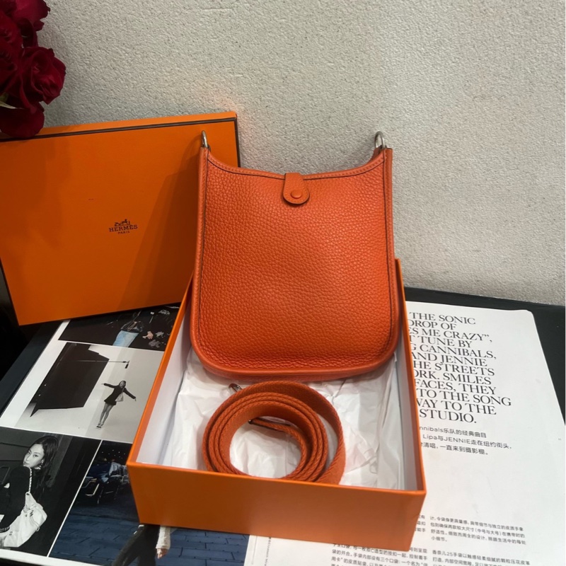 【幾乎全新❗️愛馬仕橙🧡全網最低價】HERMES愛馬仕 Evelyne Mini 伊芙琳 16 愛馬仕橙-1
