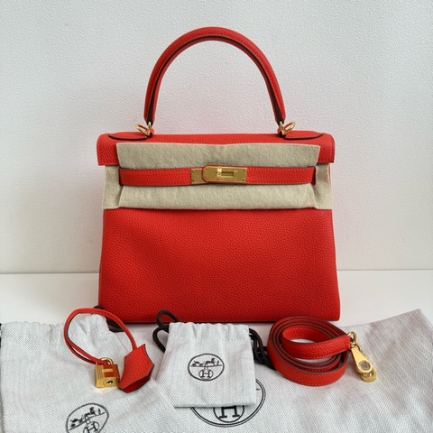 Hermès Kelly 28（凱莉包，28cm，常見尺寸28×22×10cm）