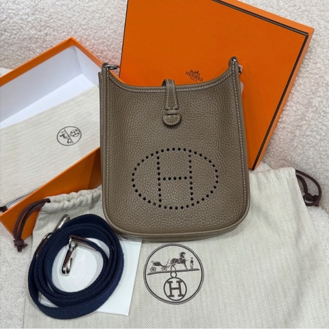 【接近全新❗️保值顏色🤎】Hermes愛馬仕 大象灰銀扣mini Evelyne伊芙琳單肩｜斜背包