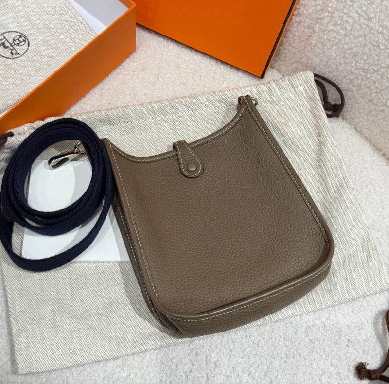【接近全新❗️保值顏色🤎】Hermes愛馬仕 大象灰銀扣mini Evelyne伊芙琳單肩|斜背包-1