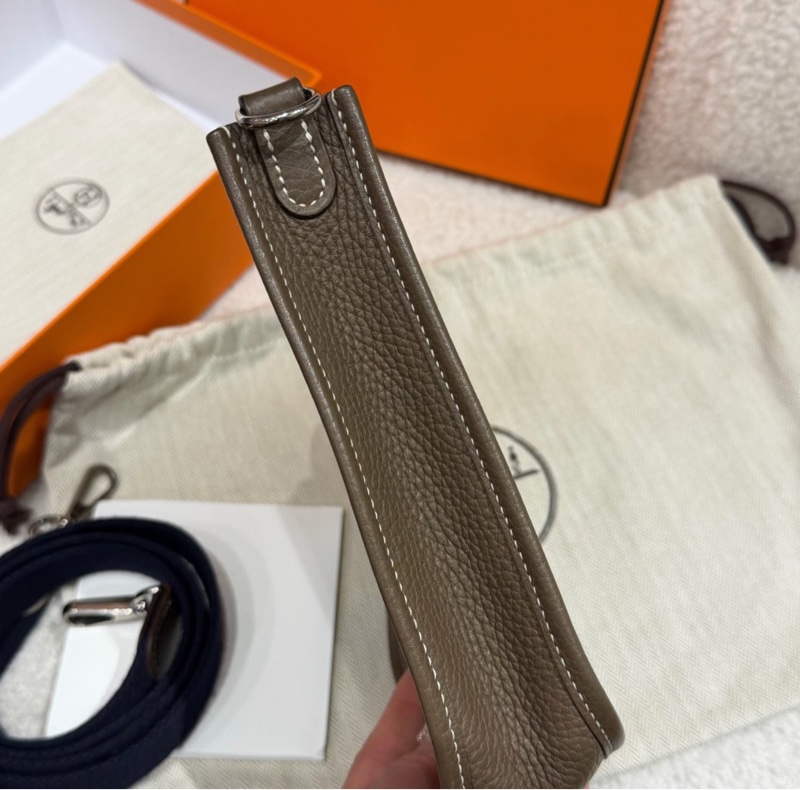 【接近全新❗️保值顏色🤎】Hermes愛馬仕 大象灰銀扣mini Evelyne伊芙琳單肩|斜背包-3