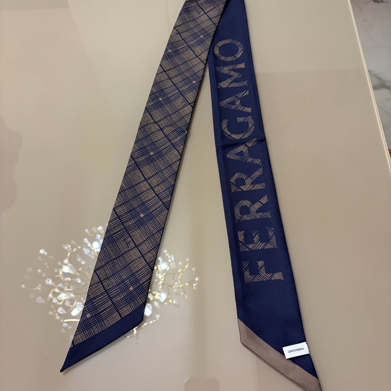 Ferragamo 全新長35cm twilly絲巾-1