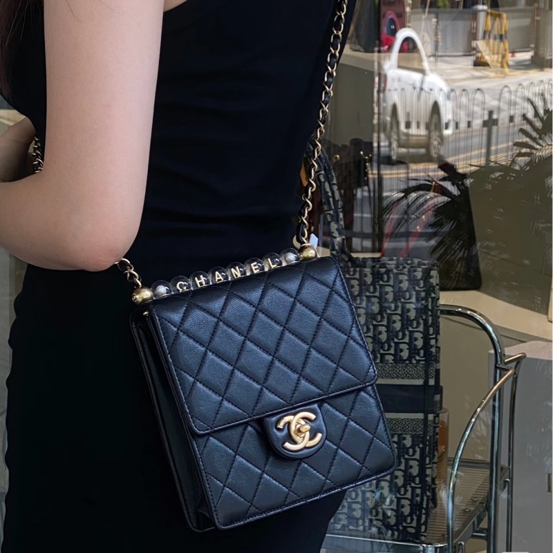 香奈兒CHANEL黑金小牛皮Matelasse Pearl Chain Bag珍珠鏈條翻蓋包肩斜背包AS0584-2