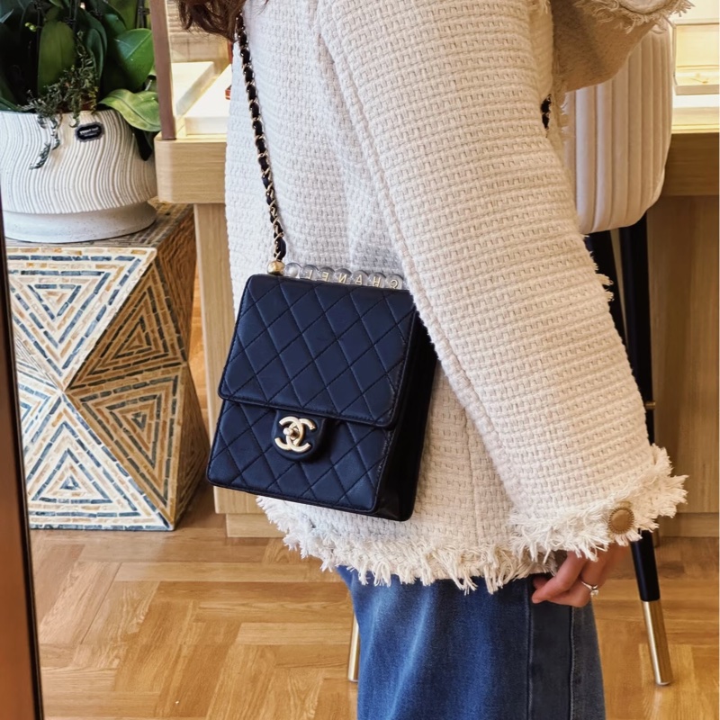 香奈兒CHANEL黑金小牛皮Matelasse Pearl Chain Bag珍珠鏈條翻蓋包肩斜背包AS0584-5