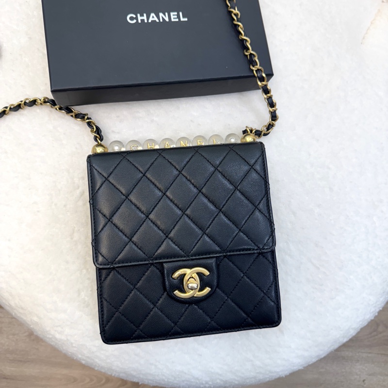 香奈兒CHANEL黑金小牛皮Matelasse Pearl Chain Bag珍珠鏈條翻蓋包肩斜背包AS0584-8