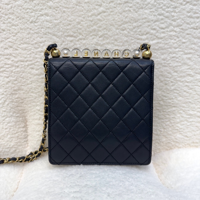 香奈兒CHANEL黑金小牛皮Matelasse Pearl Chain Bag珍珠鏈條翻蓋包肩斜背包AS0584-9