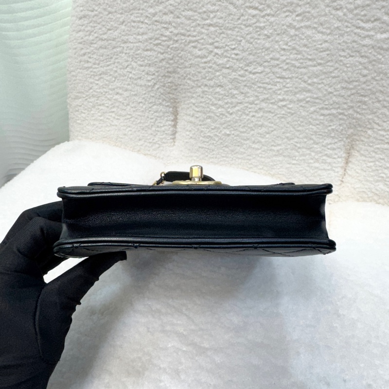 香奈兒CHANEL黑金小牛皮Matelasse Pearl Chain Bag珍珠鏈條翻蓋包肩斜背包AS0584-13