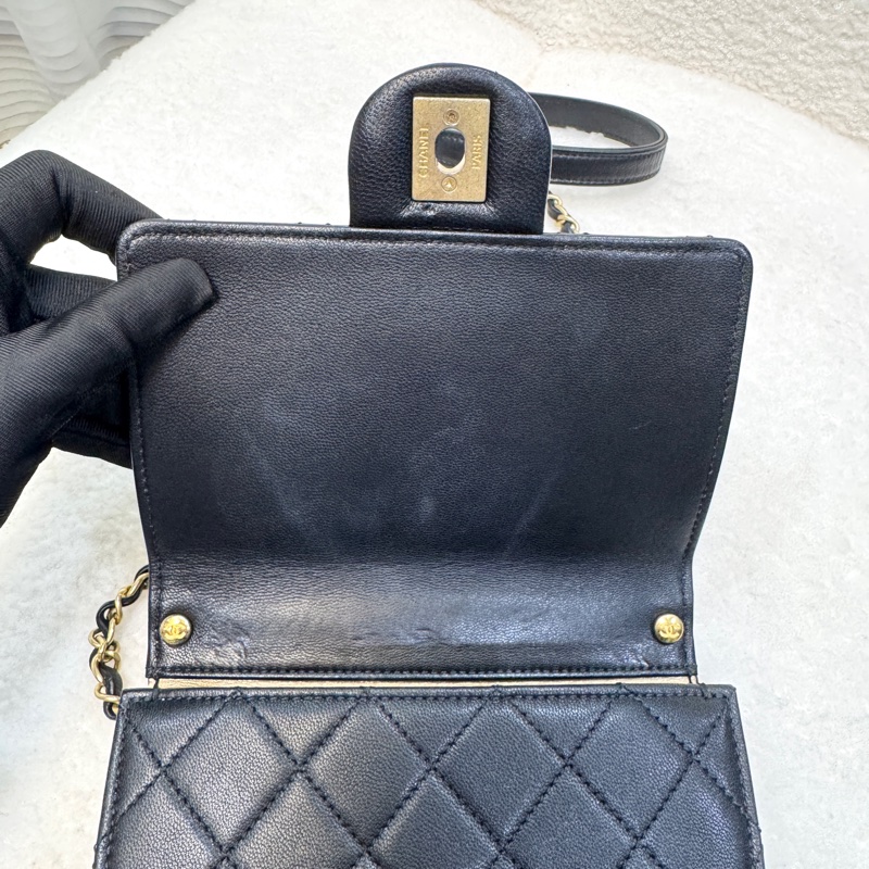 香奈兒CHANEL黑金小牛皮Matelasse Pearl Chain Bag珍珠鏈條翻蓋包肩斜背包AS0584-16