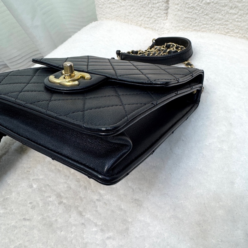 香奈兒CHANEL黑金小牛皮Matelasse Pearl Chain Bag珍珠鏈條翻蓋包肩斜背包AS0584-19