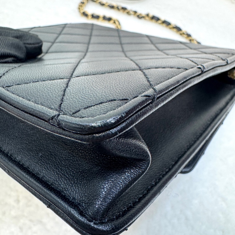 香奈兒CHANEL黑金小牛皮Matelasse Pearl Chain Bag珍珠鏈條翻蓋包肩斜背包AS0584-21