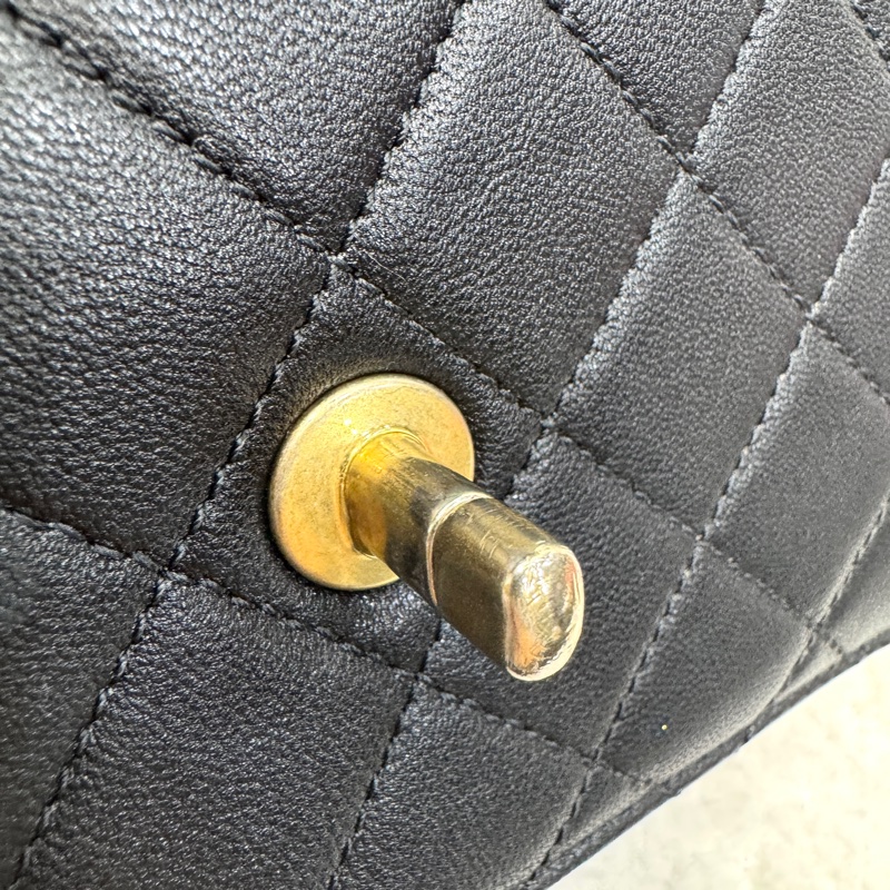 香奈兒CHANEL黑金小牛皮Matelasse Pearl Chain Bag珍珠鏈條翻蓋包肩斜背包AS0584-23