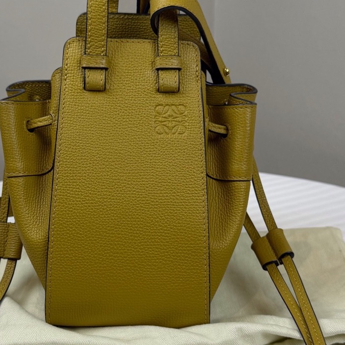 羅意威/LOEWE Hammock Mini 吊床 Drawstring 黃色 包身兩側採用抽繩設-9