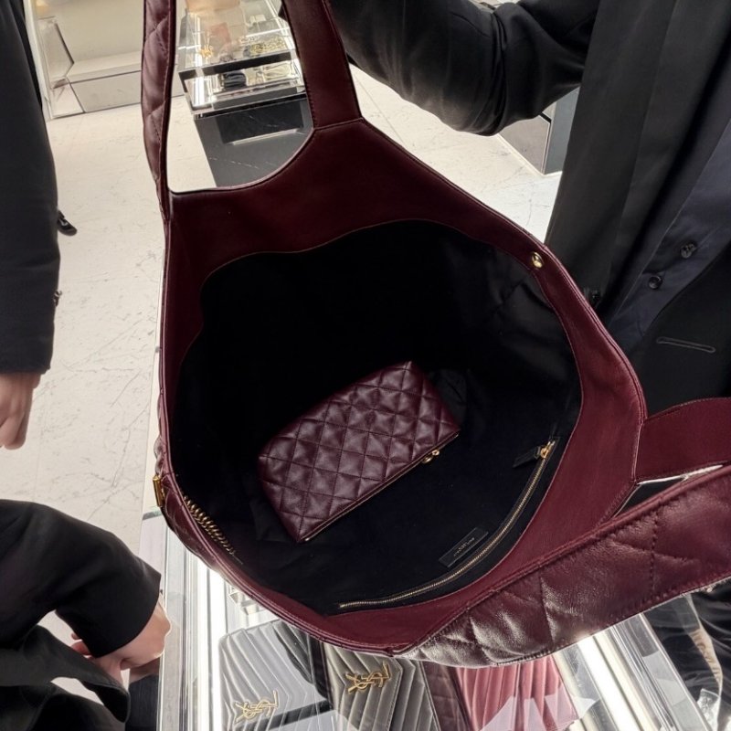 ✨2026季度全新✨Saint Laurent 698651 YSL Icare 絎縫小羊皮超大型購物包 卡本內酒紅色-3